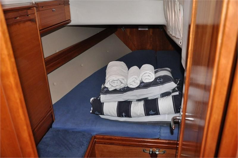 Book yachts online - False - Bavaria 38 Cruiser (3Cab) - Enigma - rent
