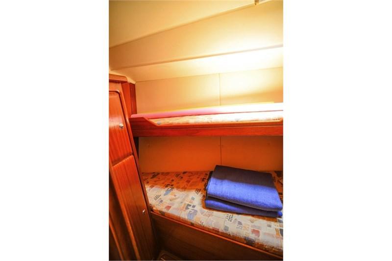 Book yachts online - False - Bavaria 42 (4Cab) - Jimminy Grille - rent