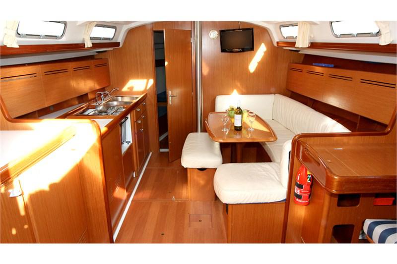 Book yachts online - False - Beneteau Cyclades 43.3 (3Cab) - Fame - rent