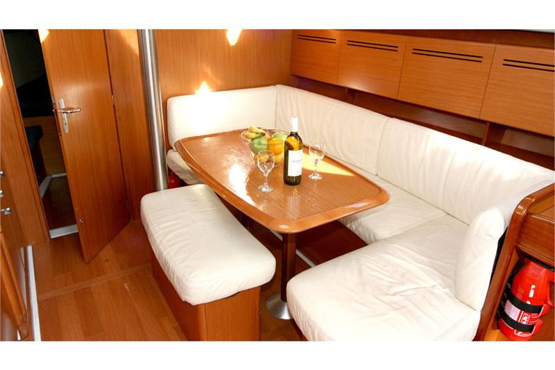 Book yachts online - False - Beneteau Cyclades 43.3 (3Cab) - Fame - rent