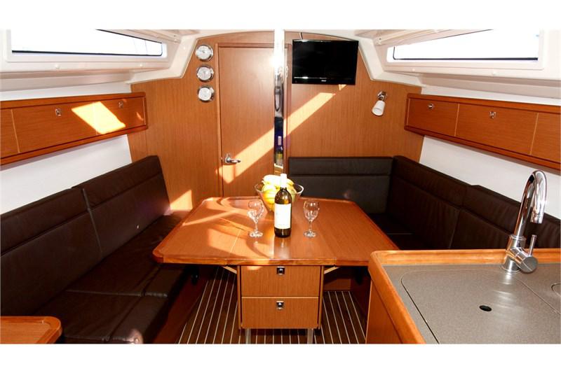 Book yachts online - False - Bavaria Cruiser 33 (2Cab) - Chili - rent