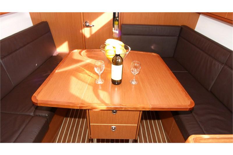 Book yachts online - False - Bavaria Cruiser 33 (2Cab) - Chili - rent