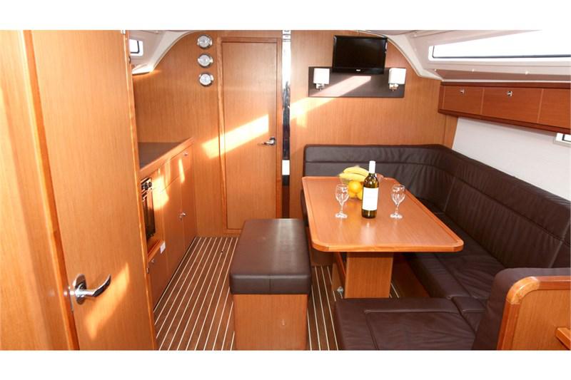 Book yachts online - False - Bavaria Cruiser 41 (3Cab) - Flipper - rent