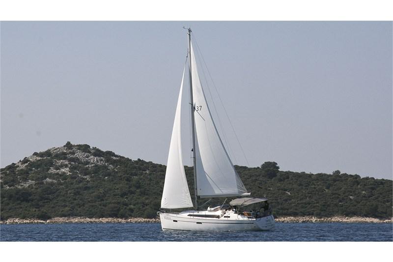 Book yachts online - False - Bavaria Cruiser 37 (3Cab) - Hanni - rent