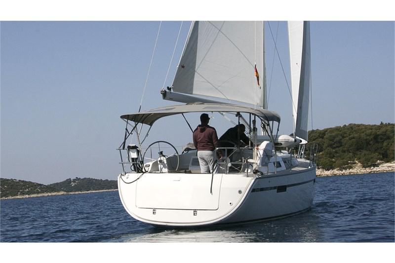 Book yachts online - False - Bavaria Cruiser 37 (3Cab) - Hanni - rent