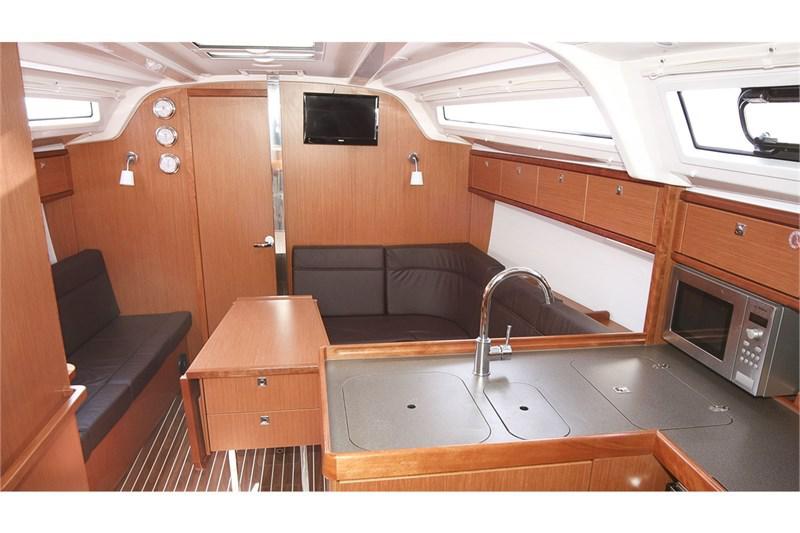 Book yachts online - False - Bavaria Cruiser 37 (3Cab) - Hanni - rent