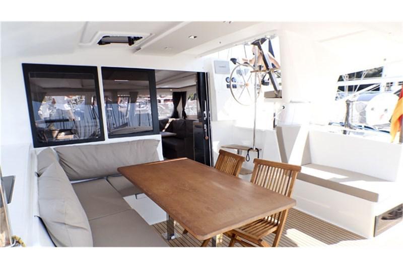 Book yachts online - False - Lucia 40 (3Cab) - Makohela - rent