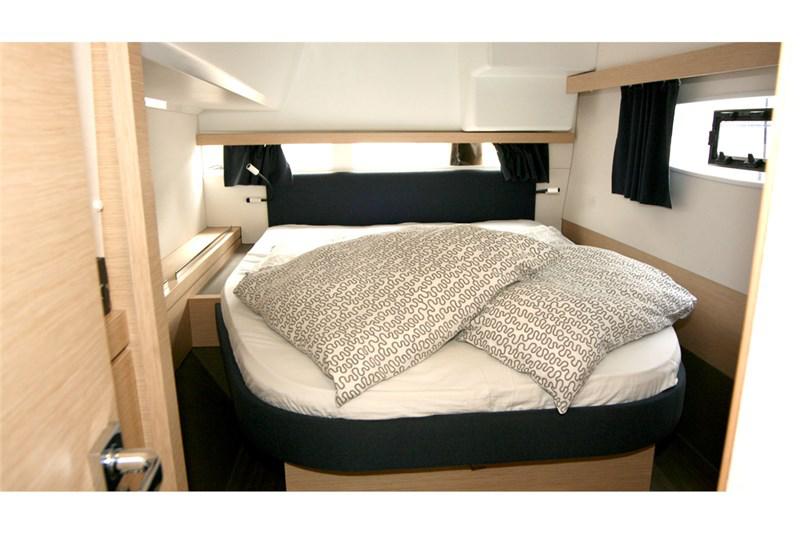Book yachts online - False - Lucia 40 (3Cab) - Makohela - rent