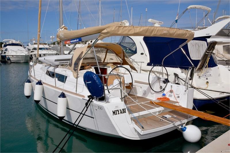 Book yachts online - False - Dufour 350 Grand Large (3Cab) - Navita - rent