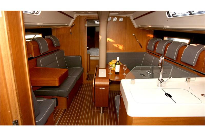 Book yachts online - False - Dehler 42 (3Cab) - Vivid - rent