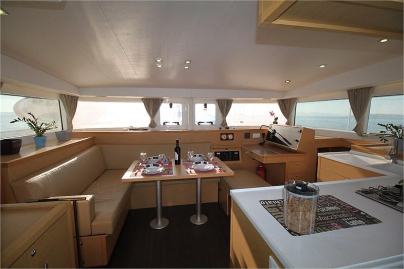 Book yachts online - False - Lagoon 400-S2 (4Cab) - Sailing Blue 4 - rent