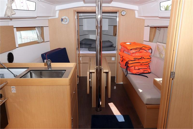 Book yachts online - False - Oceanis 35.1 (3Cab) - Aquarius - with bowtruster - rent
