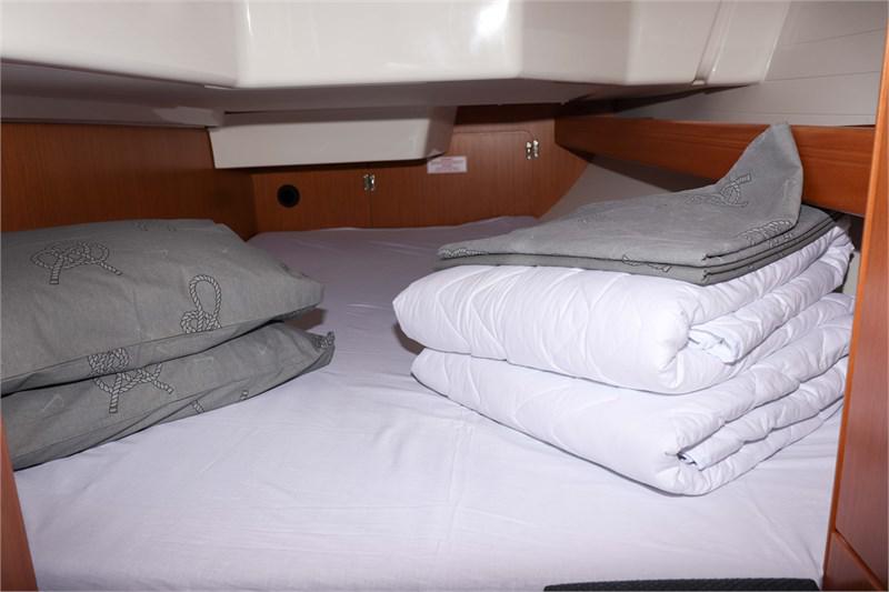 Book yachts online - False - Bavaria Cruiser 34 (3cab) - Aria - rent