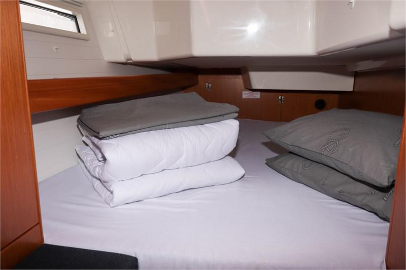 Book yachts online - False - Bavaria Cruiser 34 (3cab) - Aria - rent