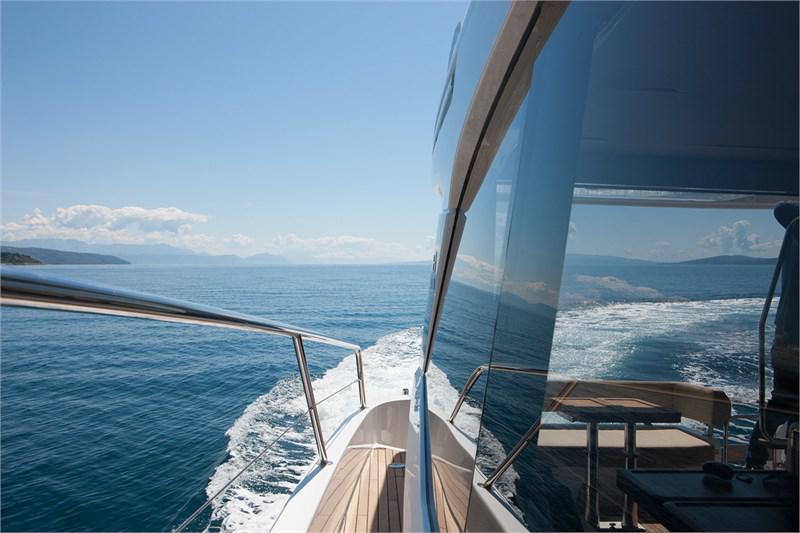 Book yachts online - False - Bavaria R40 Fly - Azaadi - rent