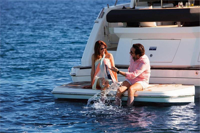Book yachts online - False - Bavaria R40 Fly - Azaadi - rent