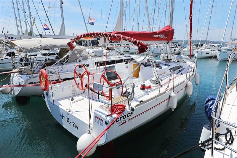 Book yachts online - False - Elan 350 - X-Ray - rent
