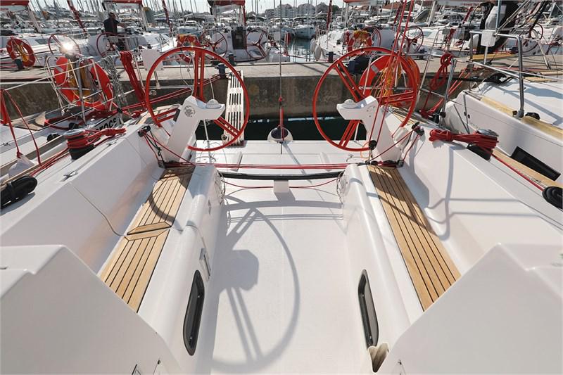 Book yachts online - False - Elan 350 - X-Ray - rent