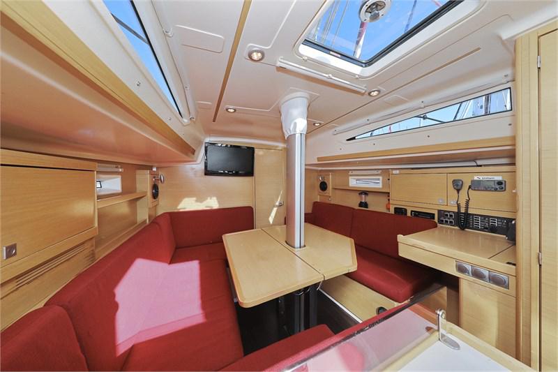 Book yachts online - False - Elan 350 - X-Ray - rent