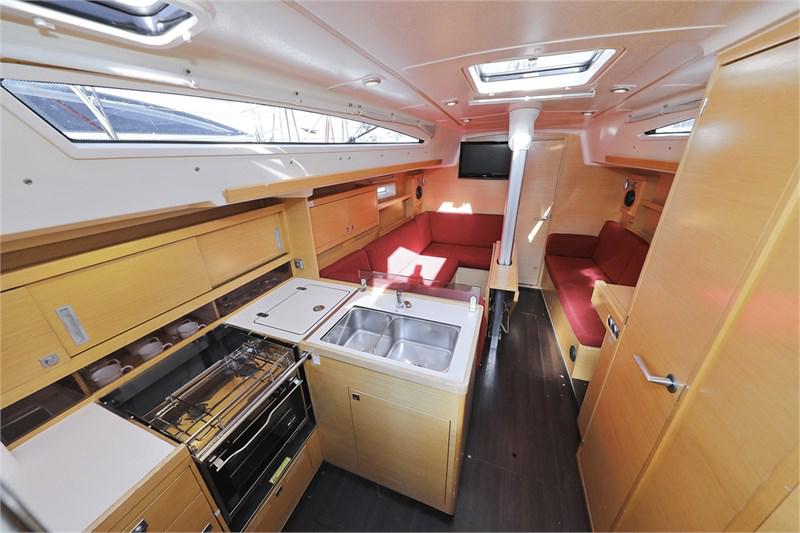 Book yachts online - False - Elan 350 - X-Ray - rent