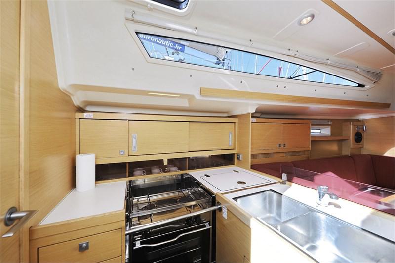 Book yachts online - False - Elan 350 - X-Ray - rent
