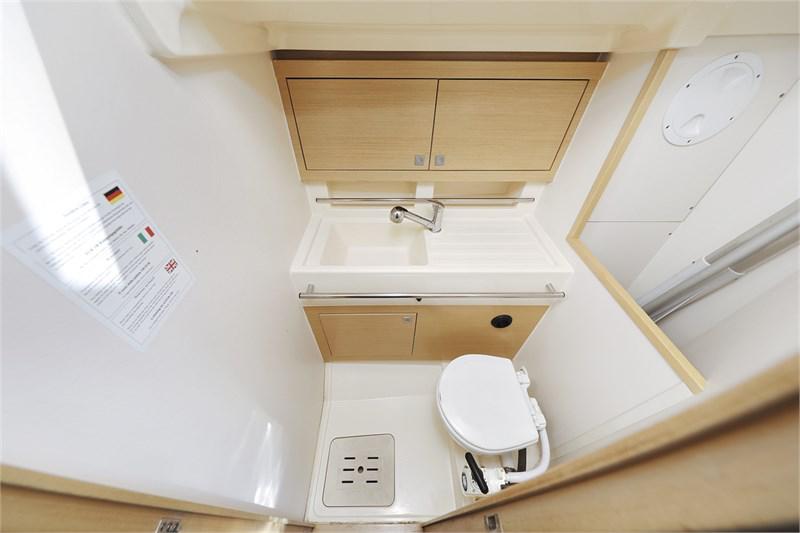 Book yachts online - False - Elan 350 - X-Ray - rent