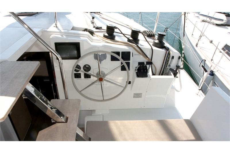 Book yachts online - False - Lucia 40 (4Cab) - Luna Rossa II - rent