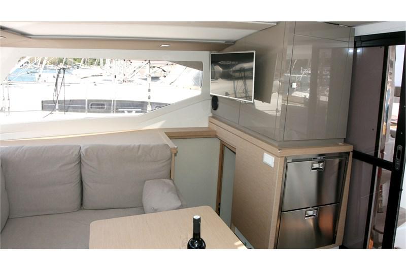 Book yachts online - False - Lucia 40 (4Cab) - Luna Rossa II - rent
