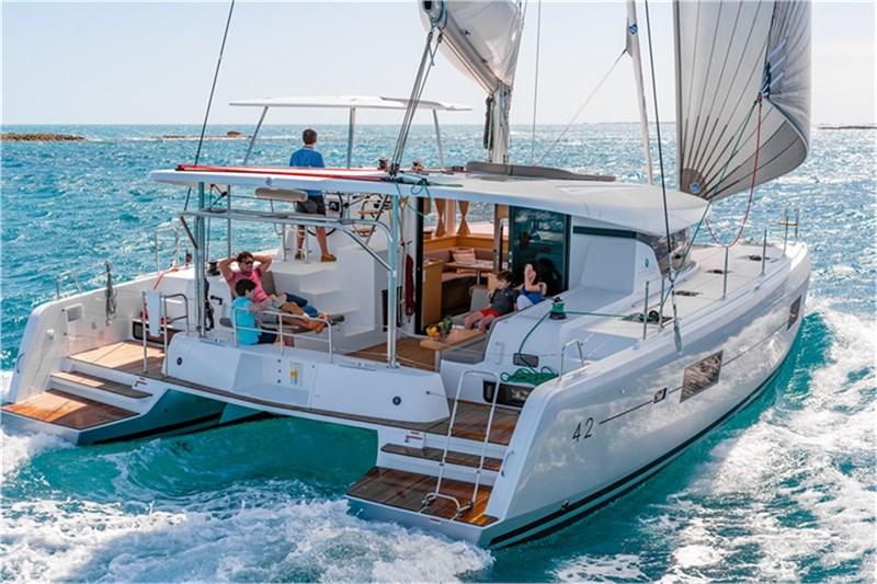 Book yachts online - False - Lagoon 42 (4Cab) - Marianne - rent