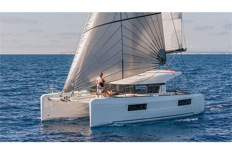 Book yachts online - False - Lagoon 40 (4+2Cab) - Vaiana - rent