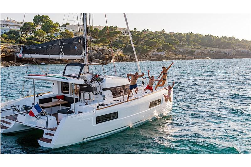 Book yachts online - False - Lagoon 40 (4+2Cab) - Vaiana - rent