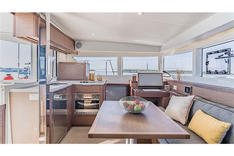 Book yachts online - False - Lagoon 40 (4+2Cab) - Vaiana - rent