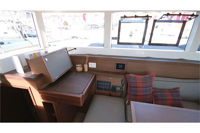 Book yachts online - False - Lagoon 40 (4+2Cab) - Vaiana - rent