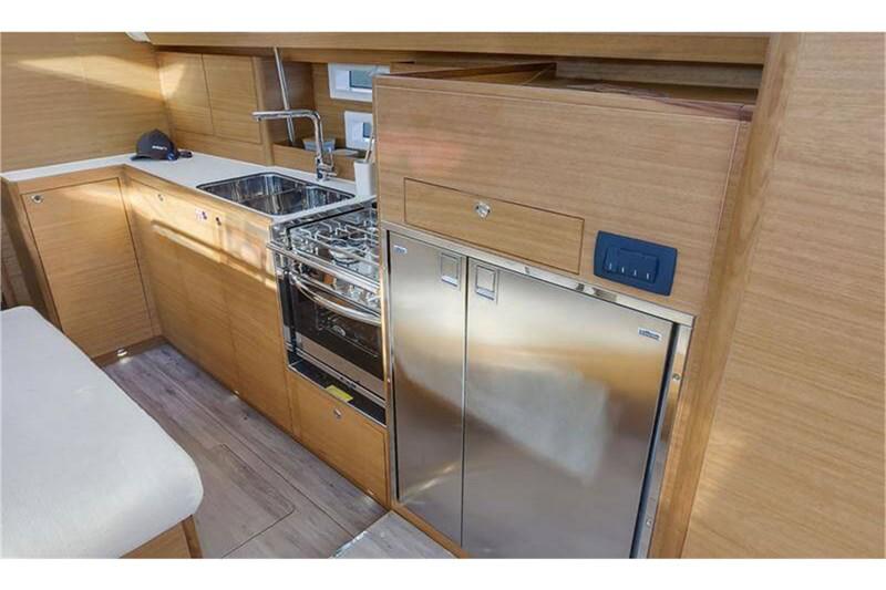 Book yachts online - False - Elan Impression 45.1 (3cab) - Ianira - rent