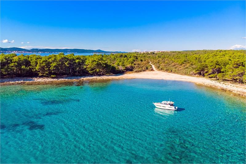 Book yachts online - False - Merry Fisher 855 - Dobrila - rent