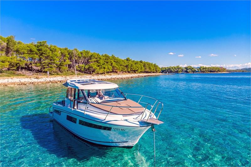 Book yachts online - False - Merry Fisher 855 - Dobrila - rent