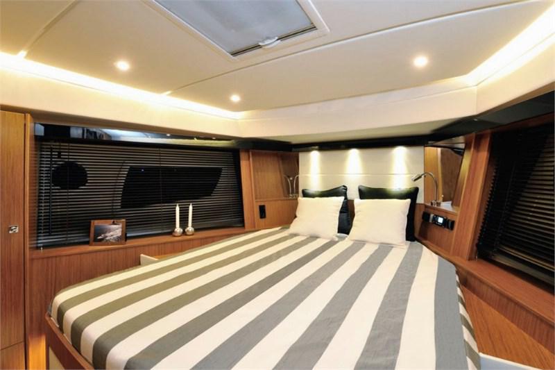 Book yachts online - False - Bavaria Virtess 420 Fly - Mia Sophie - rent