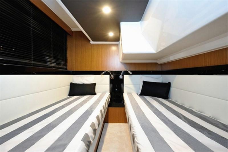 Book yachts online - False - Bavaria Virtess 420 Fly - Mia Sophie - rent