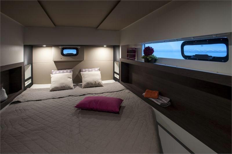 Book yachts online - False - Nautitech Open 40 (4Cab) - Golden Delicious - rent