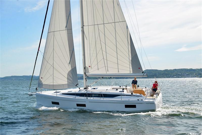 Book yachts online - False - Bavaria C42 (3Cab) - SeaTime - rent
