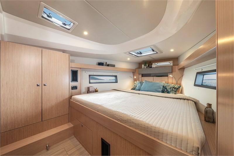 Book yachts online - False - Bavaria C42 (3Cab) - SeaTime - rent