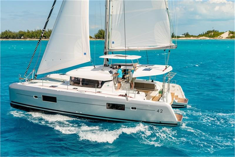 Book yachts online - False - Lagoon 42 (4+2Cab) - Sail la Vie - rent