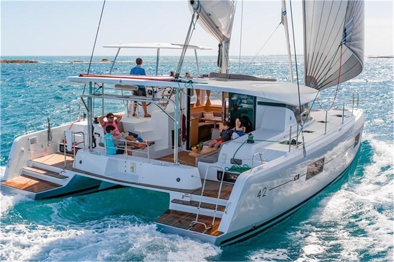 Book yachts online - False - Lagoon 42 (4+2Cab) - Sail la Vie - rent