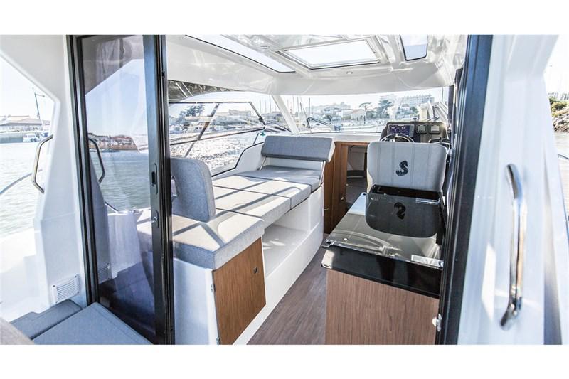 Book yachts online - False - Antares 9 OB - Lolo - rent