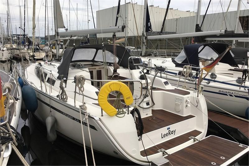 Book yachts online - False - Bavaria Cruiser 33 (2Cab) - Leeroy - rent