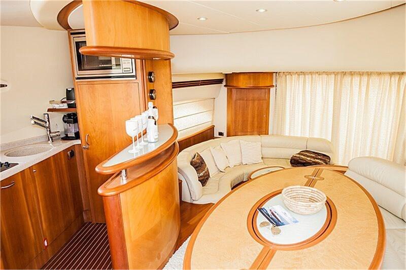 Book yachts online - False - Cranchi M 44 HT - Medusa - rent
