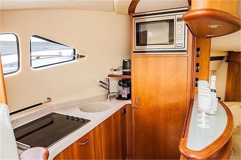 Book yachts online - False - Cranchi M 44 HT - Medusa - rent