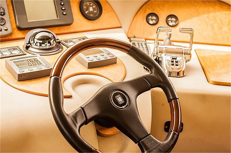 Book yachts online - False - Cranchi M 44 HT - Medusa - rent