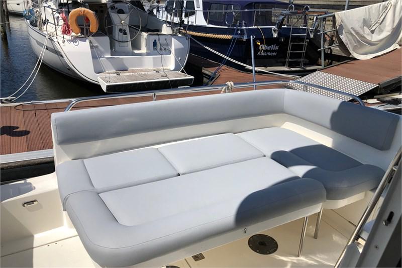 Book yachts online - False - Sealine 320 Flybridge - Saline - rent