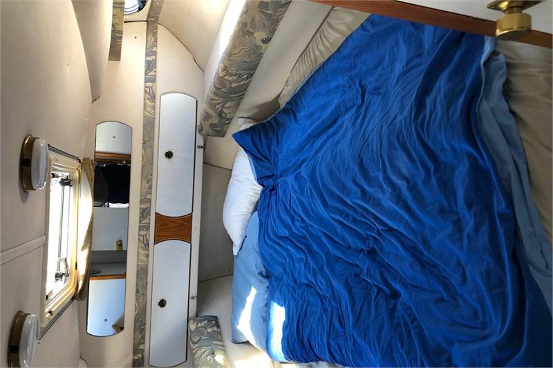 Book yachts online - False - Sealine 320 Flybridge - Saline - rent